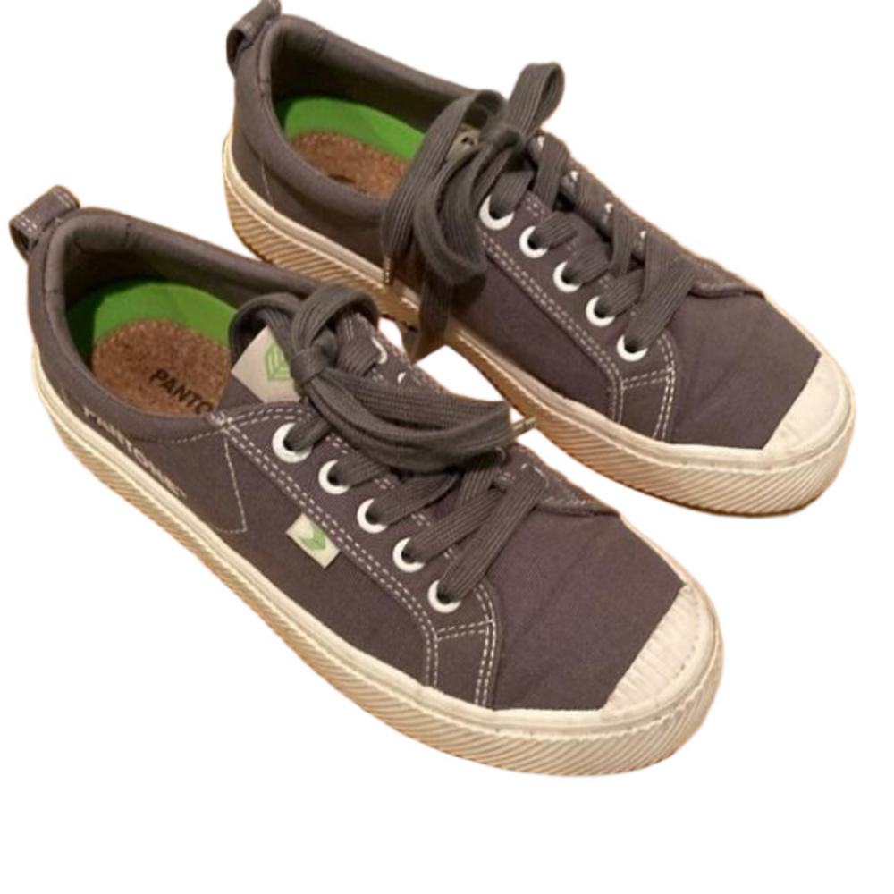 Cariuma Pantone Gray Unisex Low Canvas Sneaker Women Size 7 Men 5.5
